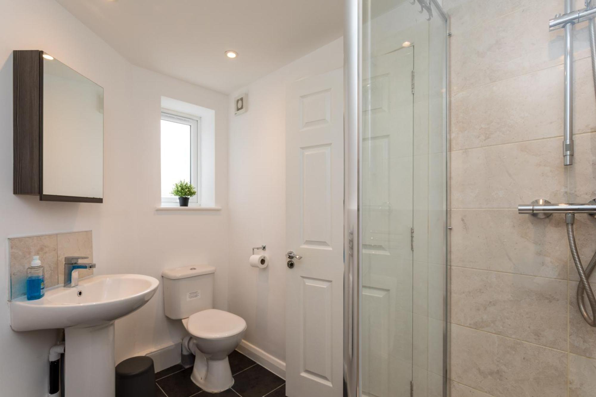 Flat 7- Spacious Studio Flat In The Heart Of Crawley Esterno foto