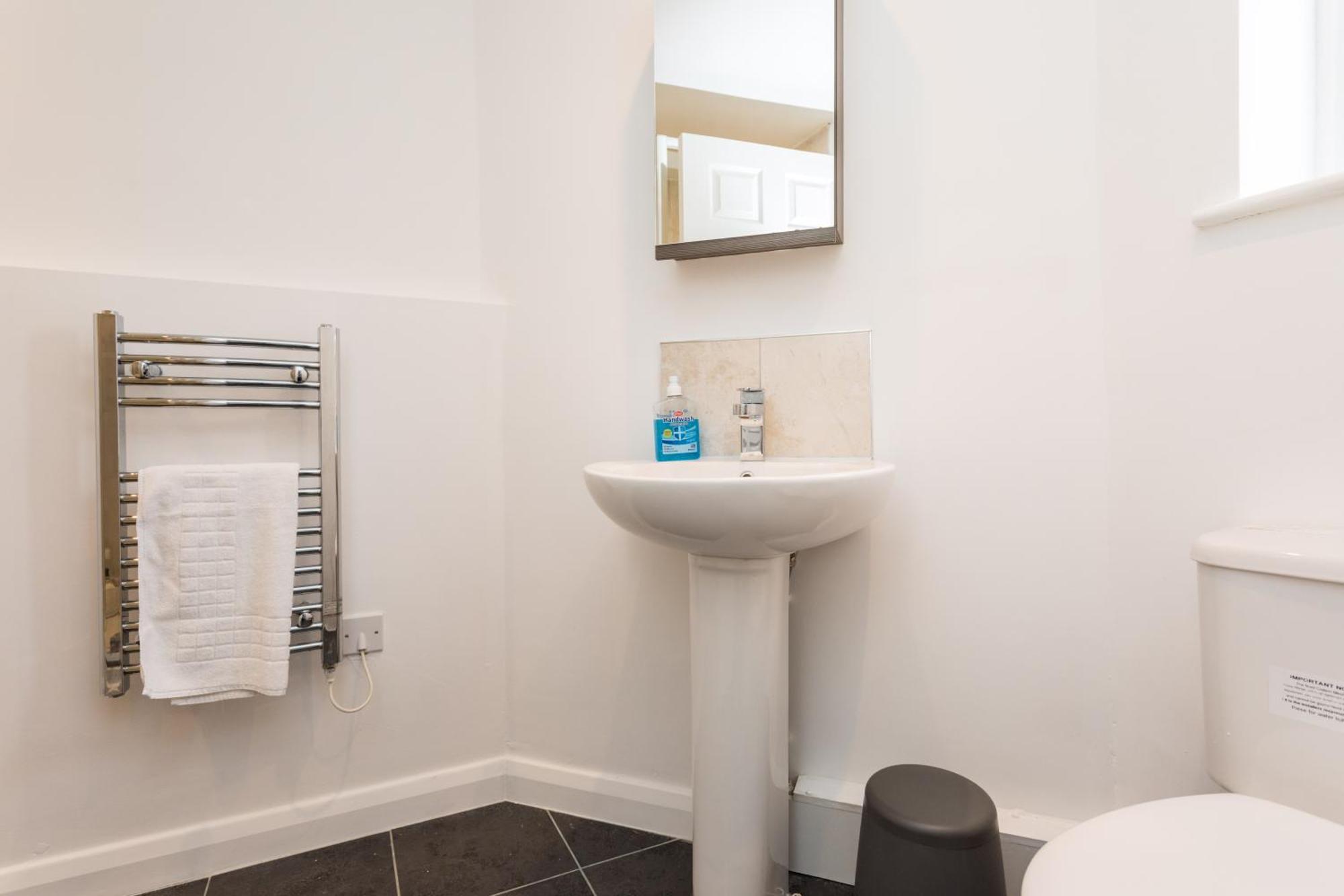 Flat 7- Spacious Studio Flat In The Heart Of Crawley Esterno foto