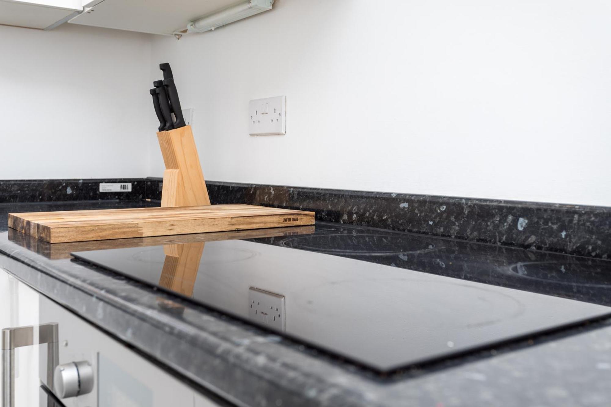 Flat 7- Spacious Studio Flat In The Heart Of Crawley Esterno foto
