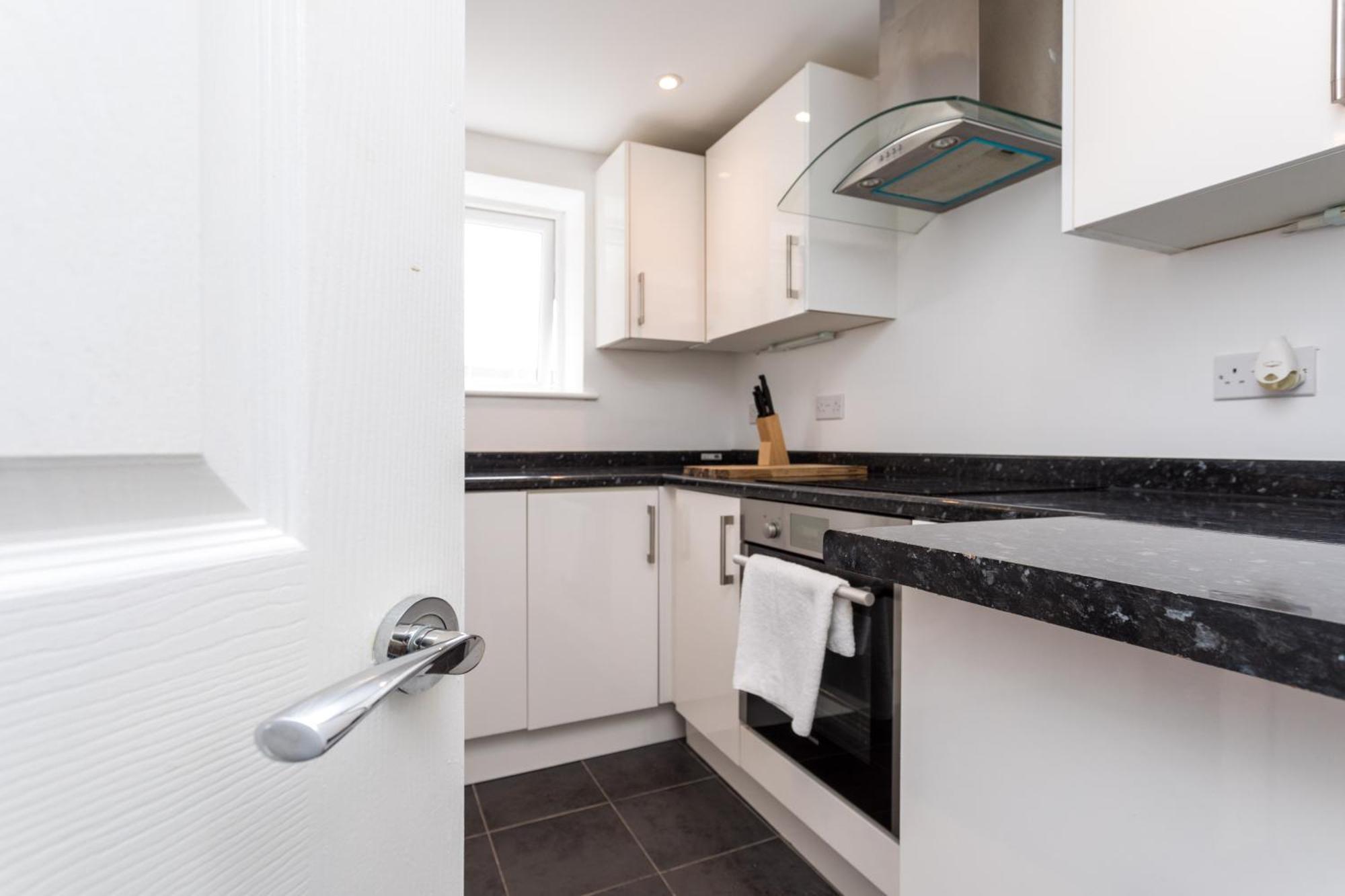 Flat 7- Spacious Studio Flat In The Heart Of Crawley Esterno foto
