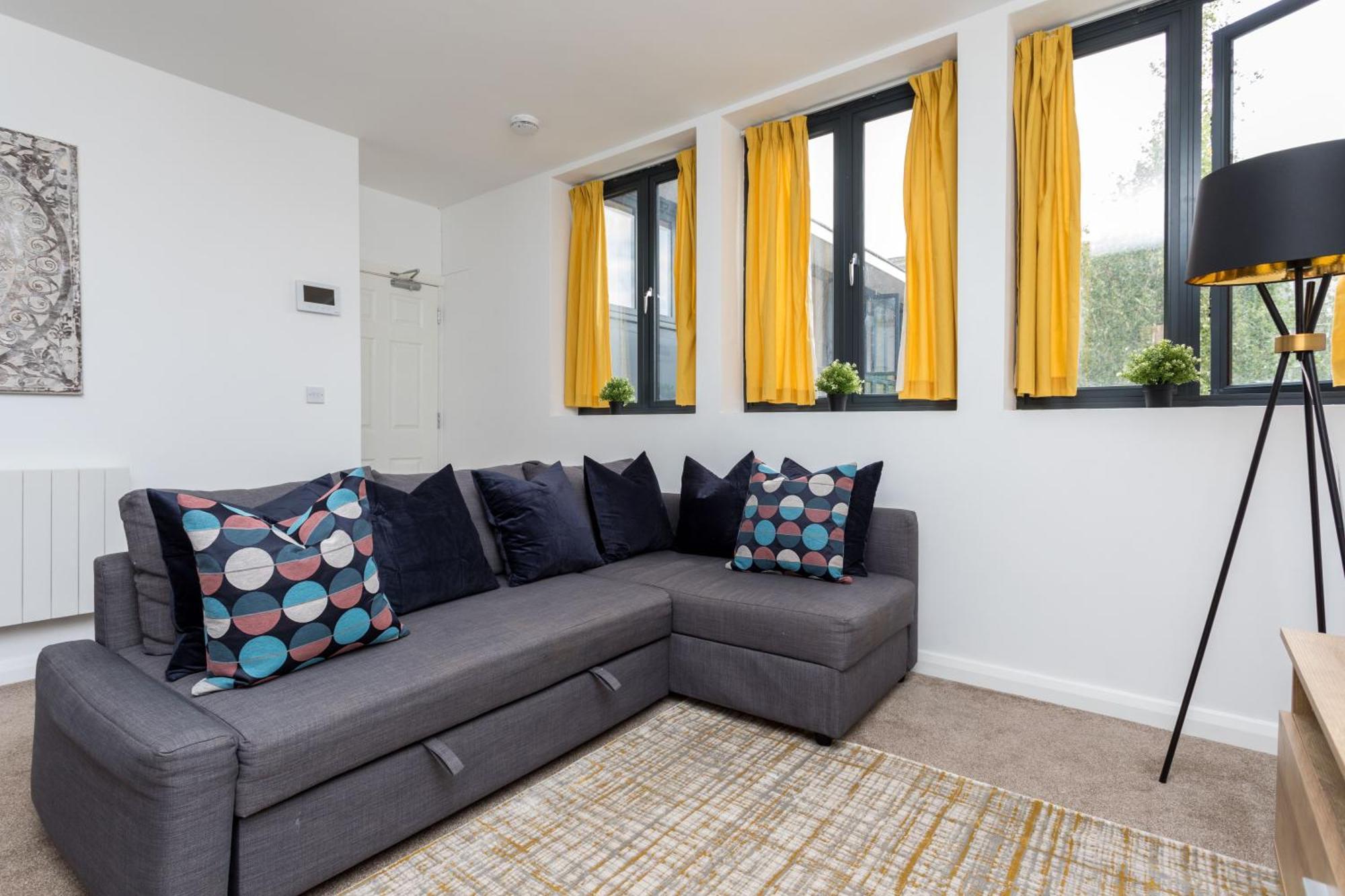 Flat 7- Spacious Studio Flat In The Heart Of Crawley Esterno foto
