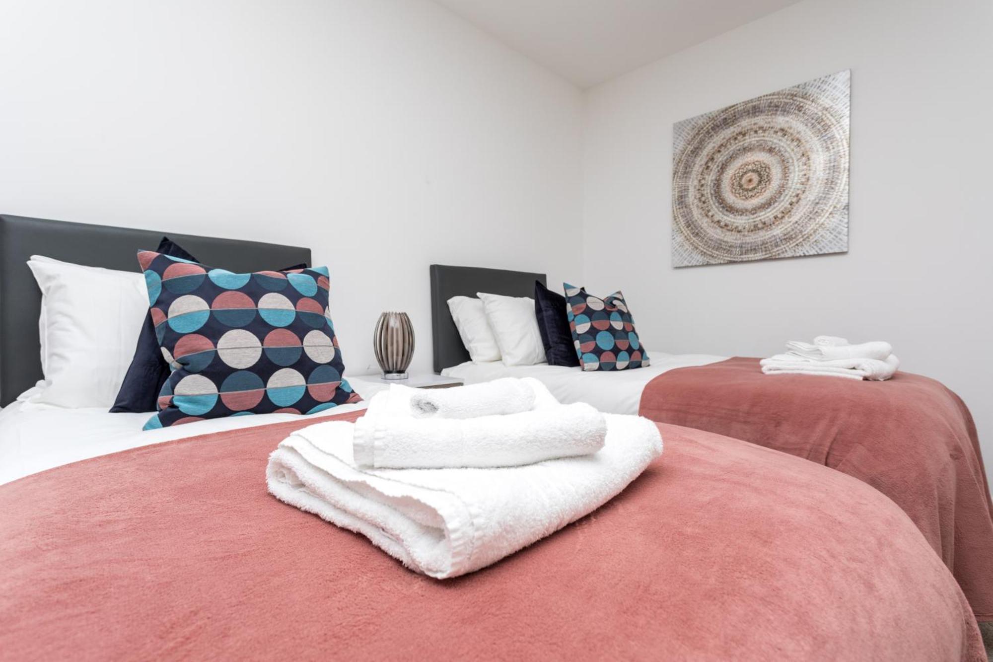 Flat 7- Spacious Studio Flat In The Heart Of Crawley Esterno foto