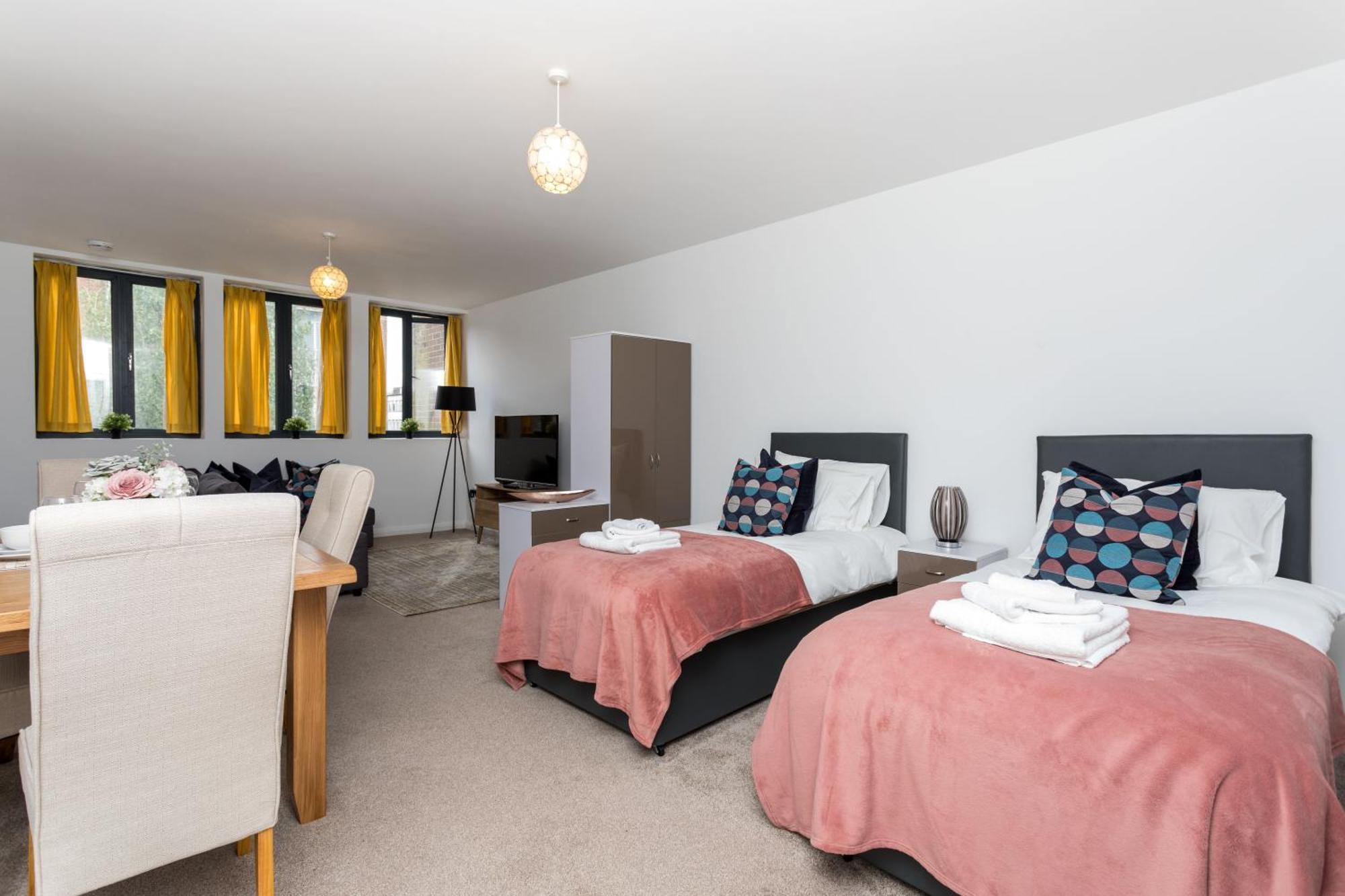 Flat 7- Spacious Studio Flat In The Heart Of Crawley Esterno foto