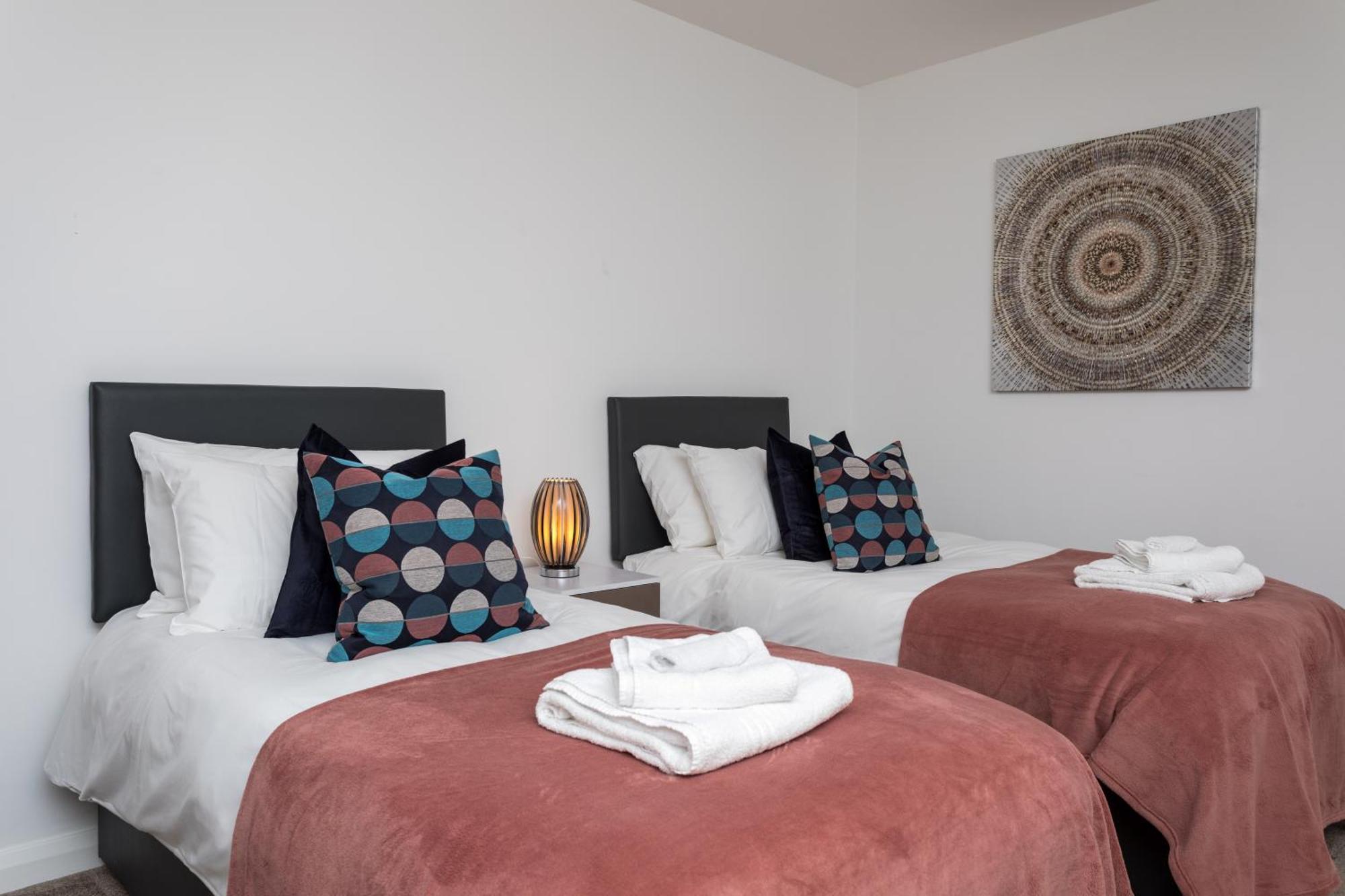 Flat 7- Spacious Studio Flat In The Heart Of Crawley Esterno foto